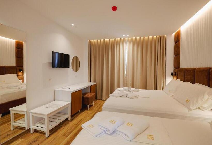 海景豪华三人间, Renato