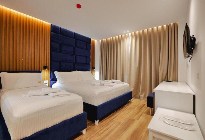 海景豪华三人间, Renato