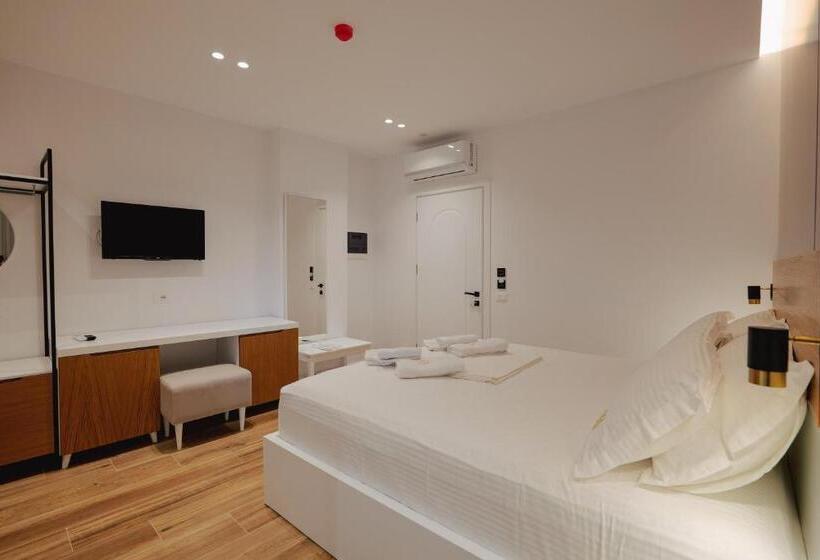 标准房带园景, Renato