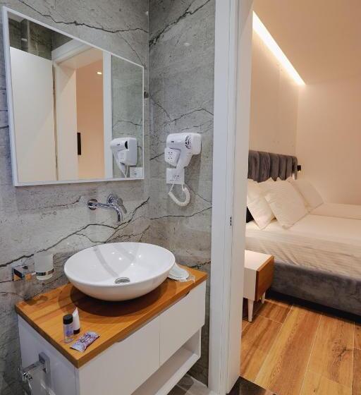 带海景的豪华间, Renato