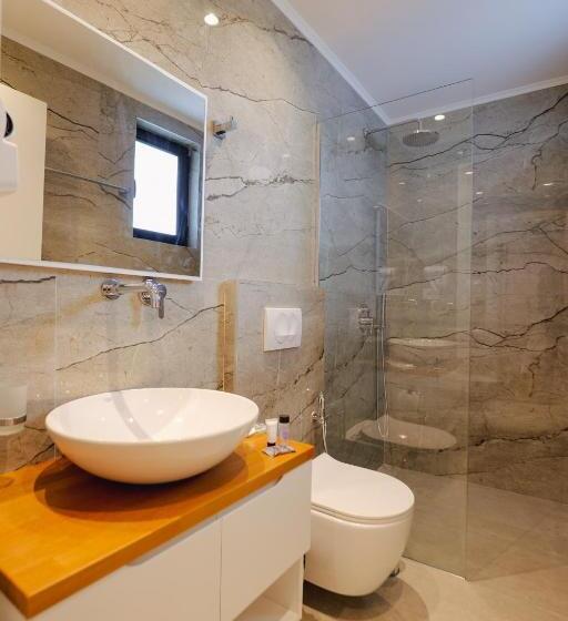 豪华海景房, Renato