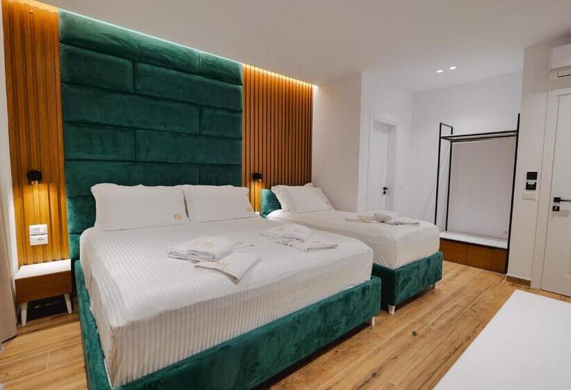 带海景的高档三人间, Renato