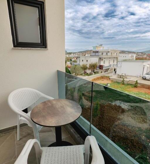 带花园景观的标准工作室, Renato