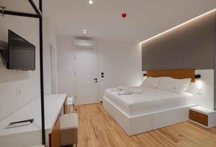 豪华工作室, Renato