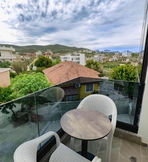 豪华工作室, Renato