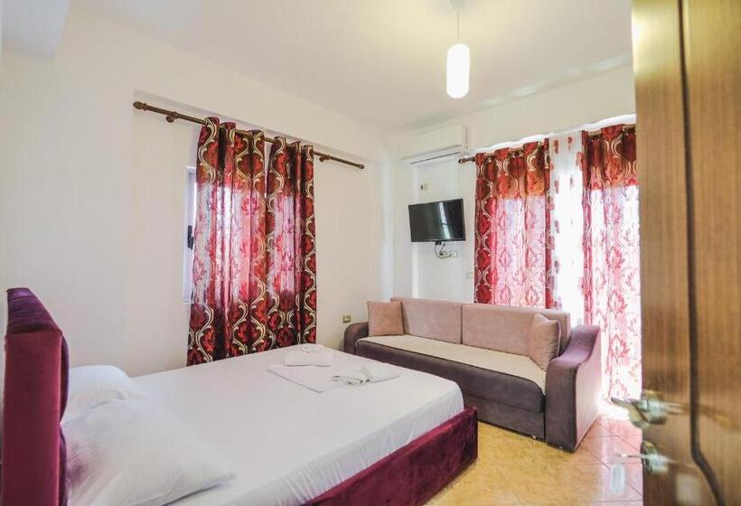 三人经典房间, Renato