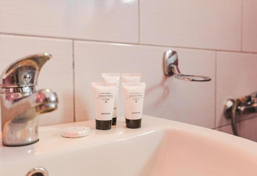 经典四人房间, Renato