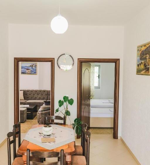 经典四人房间, Renato