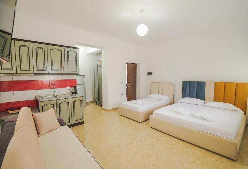 经典四人房间, Renato