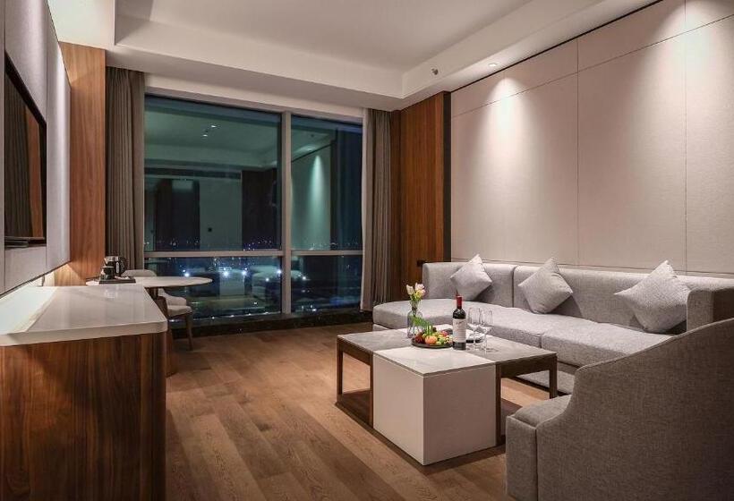 סוויטת ג'וניור, Vm