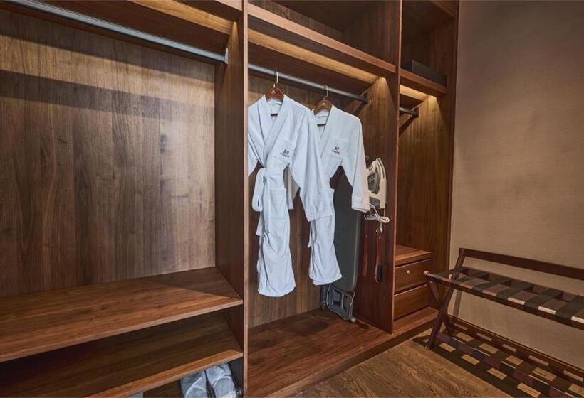 Family Suite, Vm