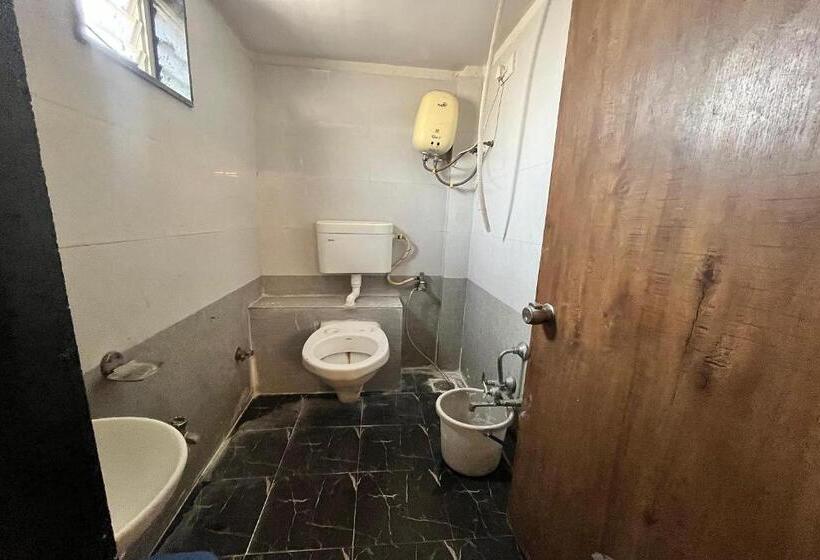 Deluxe Rum, Galaxy Inn