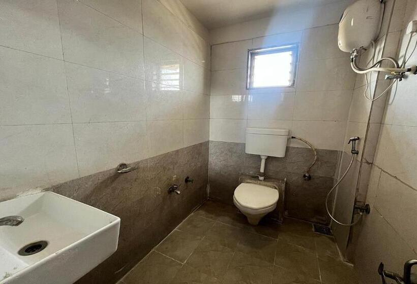 Deluxe Rum, Galaxy Inn