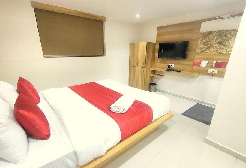 Deluxe Rum, Galaxy Inn