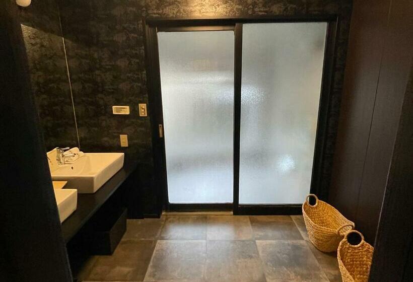 Standardzimmer, 京よろず