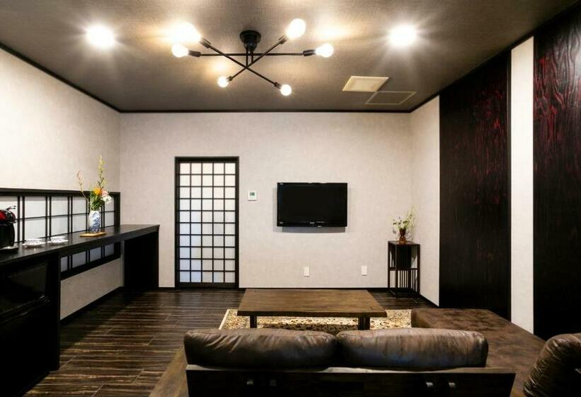 Camera Standard, 京よろず