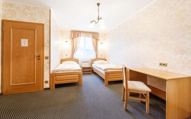 이코노미 룸, Lions Nesuchyně