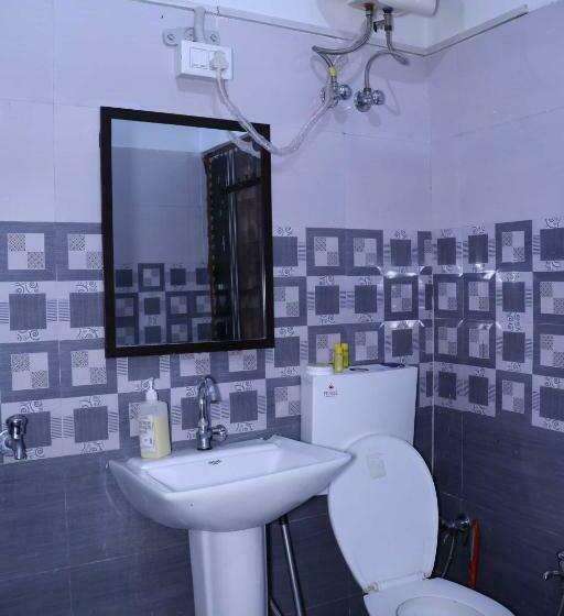 חדר קלאסי לשלושה, Oyo Natraj Greens Dev Farm