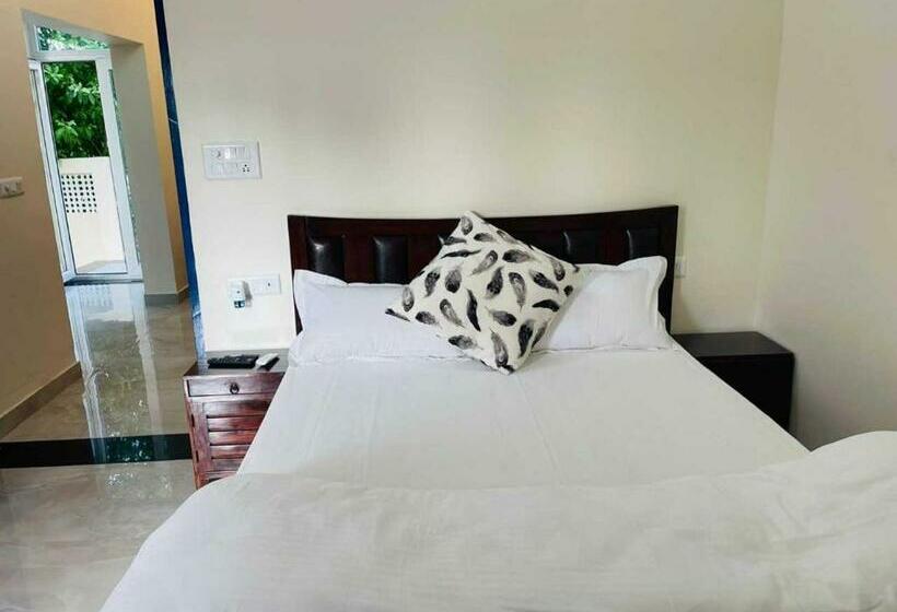 חדר קלאסי לשלושה, Oyo Natraj Greens Dev Farm