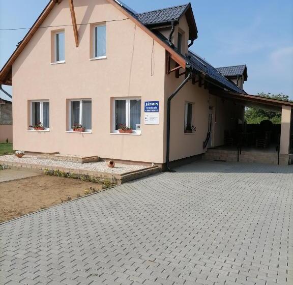 Апартаменты 1 Спальня, Jázmin Vendégház