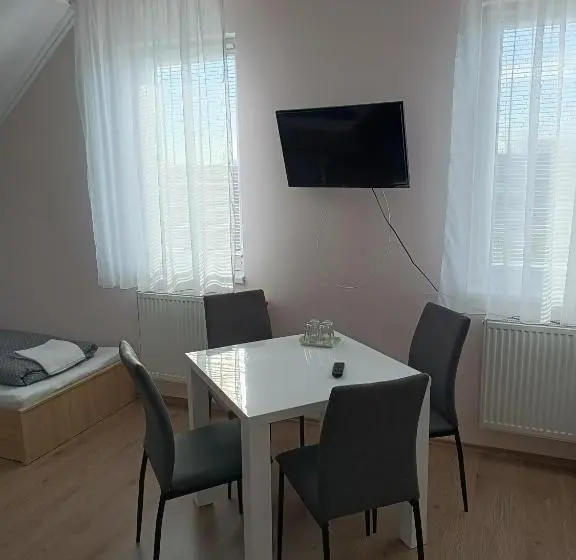 Standard Neljän Hengen Huone, Jázmin Vendégház