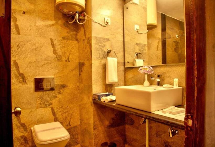 デラックスルーム, Goroomgo Luxury Palm Bhimtal   Luxury Room   Excellent Customer Service   Best Seller