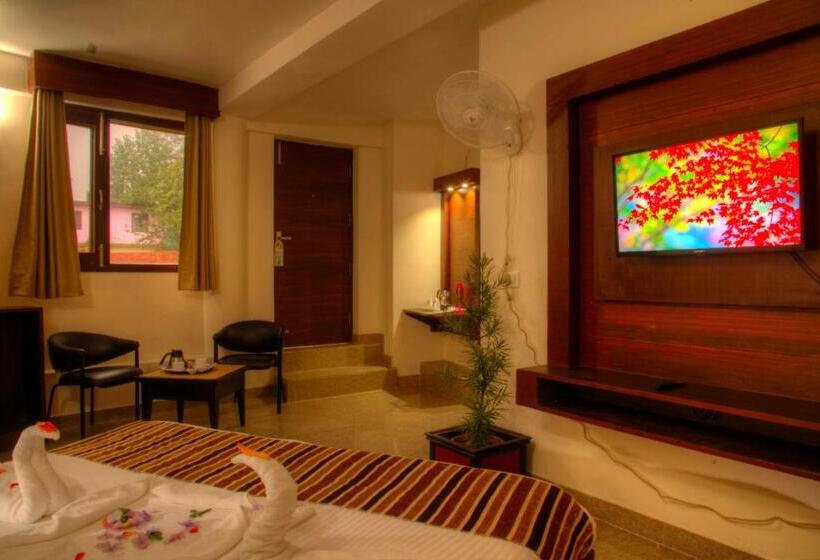 デラックスルーム, Goroomgo Luxury Palm Bhimtal   Luxury Room   Excellent Customer Service   Best Seller
