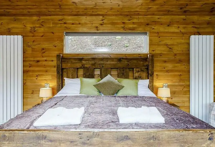 Talo 1 Makuuhuone, Nantycoed Lodges