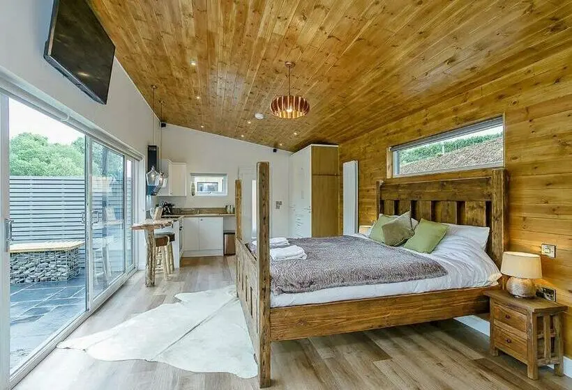 Talo 1 Makuuhuone, Nantycoed Lodges