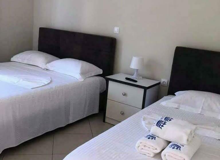 3 Bett Klassisches Zimmer, Himara Royal