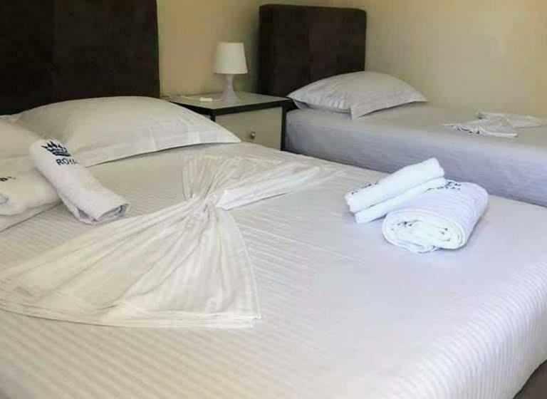 3 Bett Klassisches Zimmer, Himara Royal