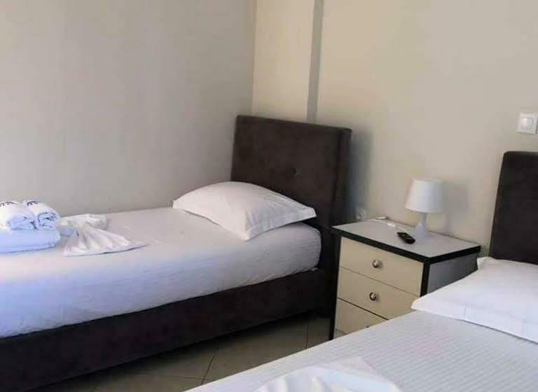 3 Bett Klassisches Zimmer, Himara Royal