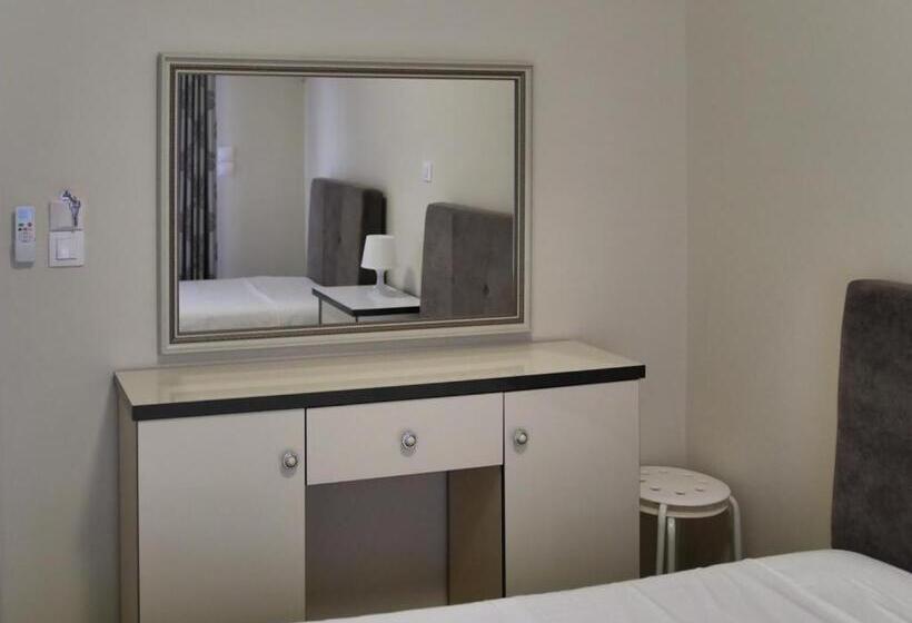 Deluxe Suite, Himara Royal