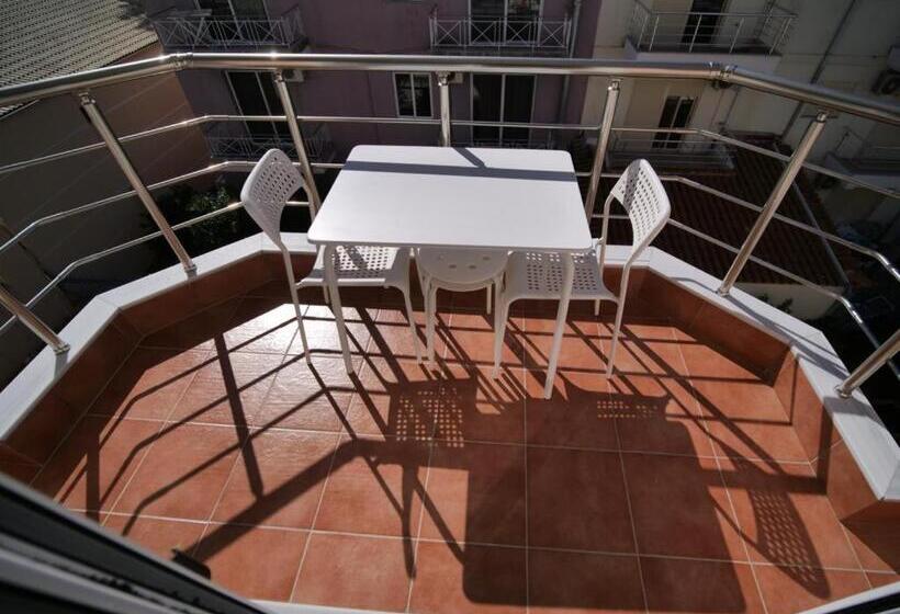 Deluxe Suite, Himara Royal