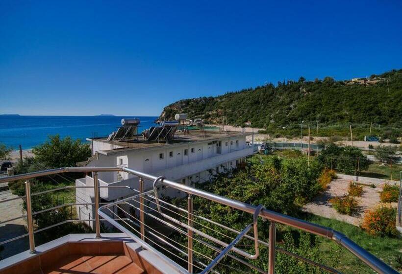 Deluxe Suite, Himara Royal