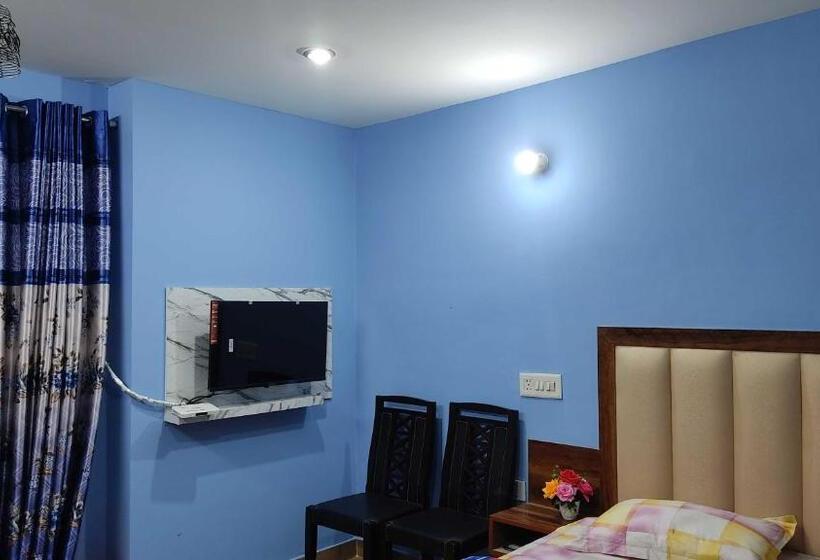 豪华三人间, Oyo 80497e Avyan Villa