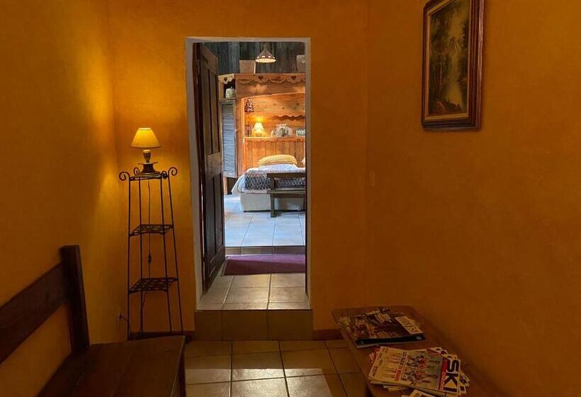 جناح, Maison D’hôtes Les Méans