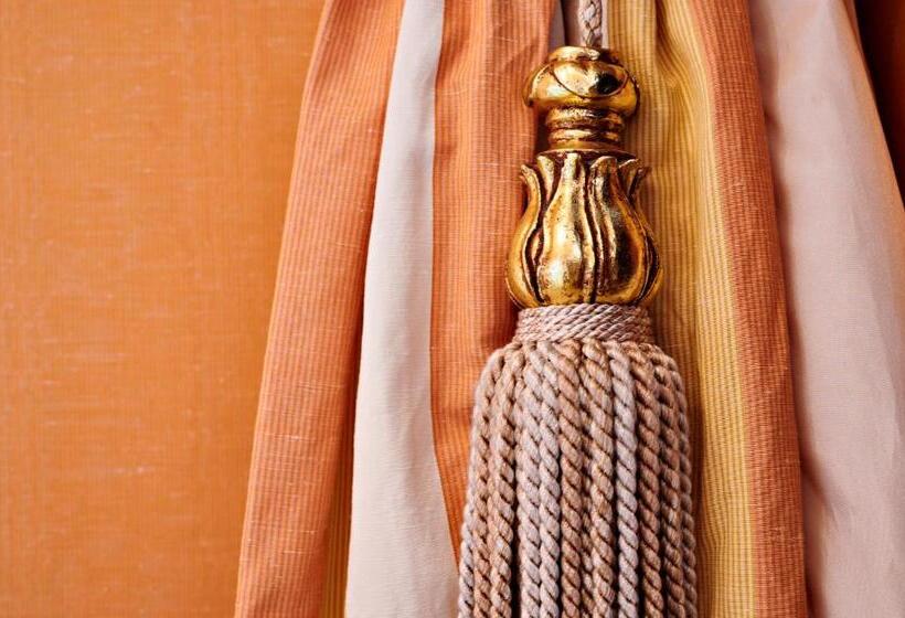 小型套房, Bernsteinschloss