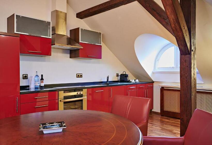 高级套房, Bernsteinschloss