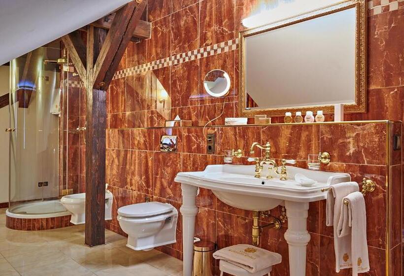 高级套房, Bernsteinschloss