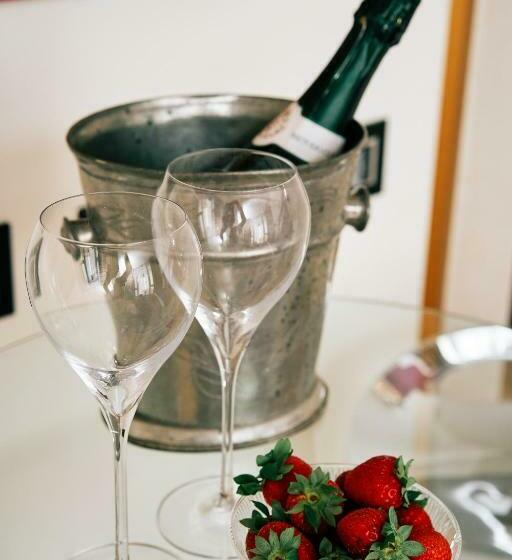 스탠다드 룸, Ad Sidera