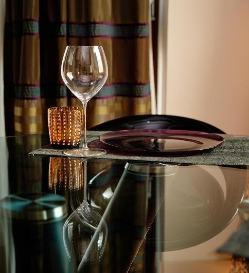 스탠다드 룸 킹사이즈 침대, Ad Sidera