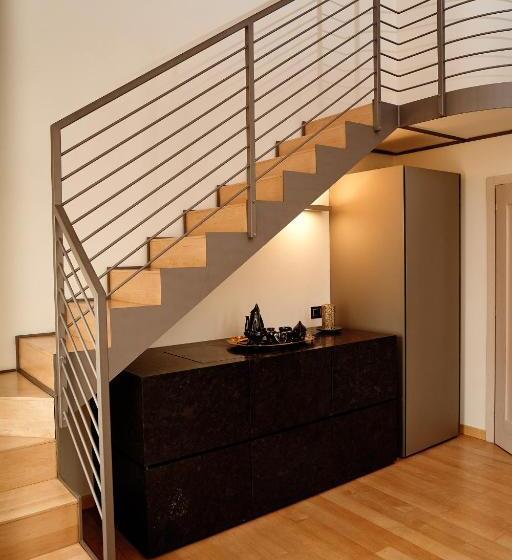 스탠다드 룸 킹사이즈 침대, Ad Sidera