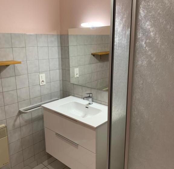 חדר סטנדרט לשלושה, Chambres D’hôtes « Les Sorbiers »