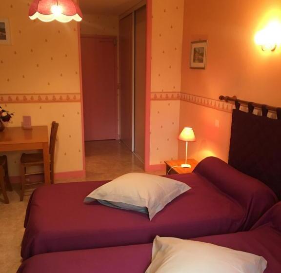 חדר סטנדרט לשלושה, Chambres D’hôtes « Les Sorbiers »