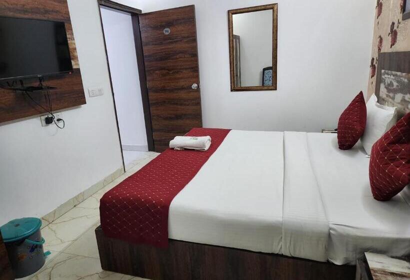Номер Deluxe Кровать Кинг, Le Mount Plaza Near Igi Airport