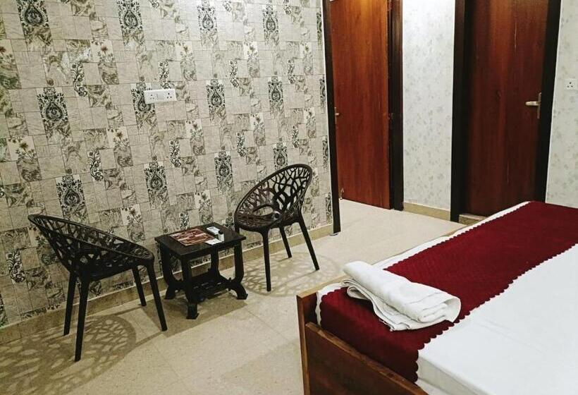 Номер Deluxe Кровать Кинг, Le Mount Plaza Near Igi Airport