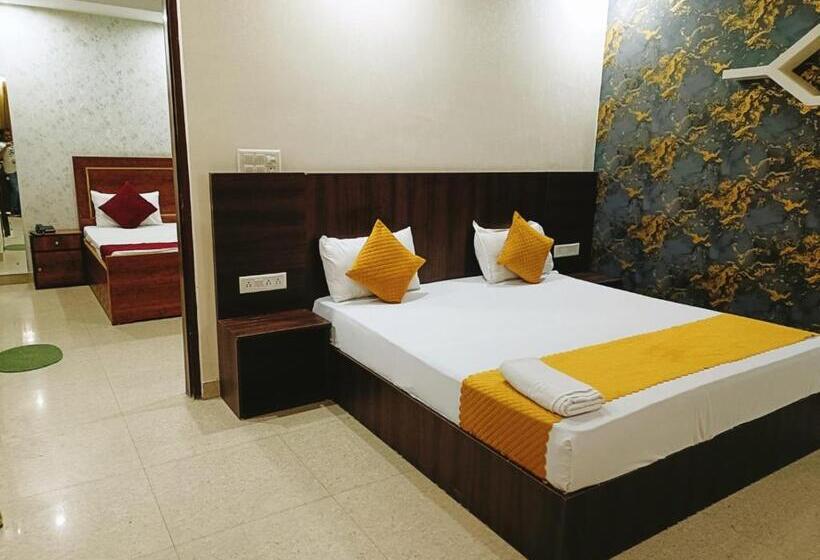 Номер Deluxe Кровать Кинг, Le Mount Plaza Near Igi Airport