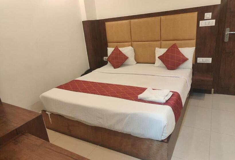 Номер Deluxe Кровать Кинг, Le Mount Plaza Near Igi Airport