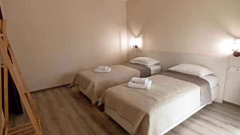 اتاق استاندارد با چشمانداز کوهستان, Alvani Inn